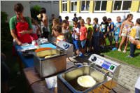 VS Neufeld: Langos im Schulgarten, 28.06.2016
