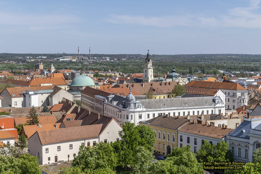 P�csi Bazilika in P�cs, April 2026