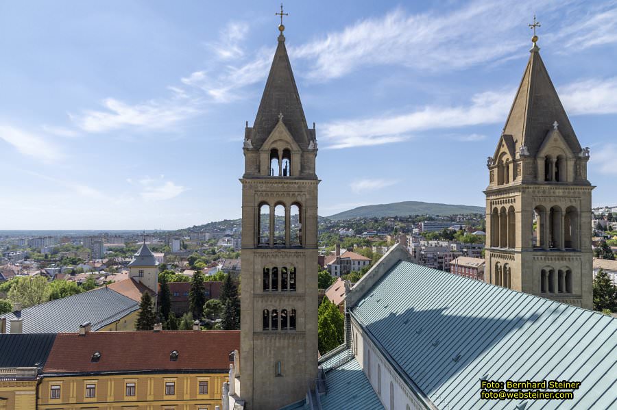 P�csi Bazilika in P�cs, April 2026