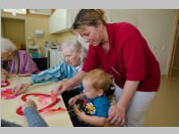 Pflegeheim besucht Neufelder Kinderkrippe, 10.05.2013