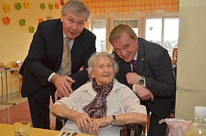 LT-Präsident Gerhard Steier zu Besuch im Pflegeheim, 22.03.2013