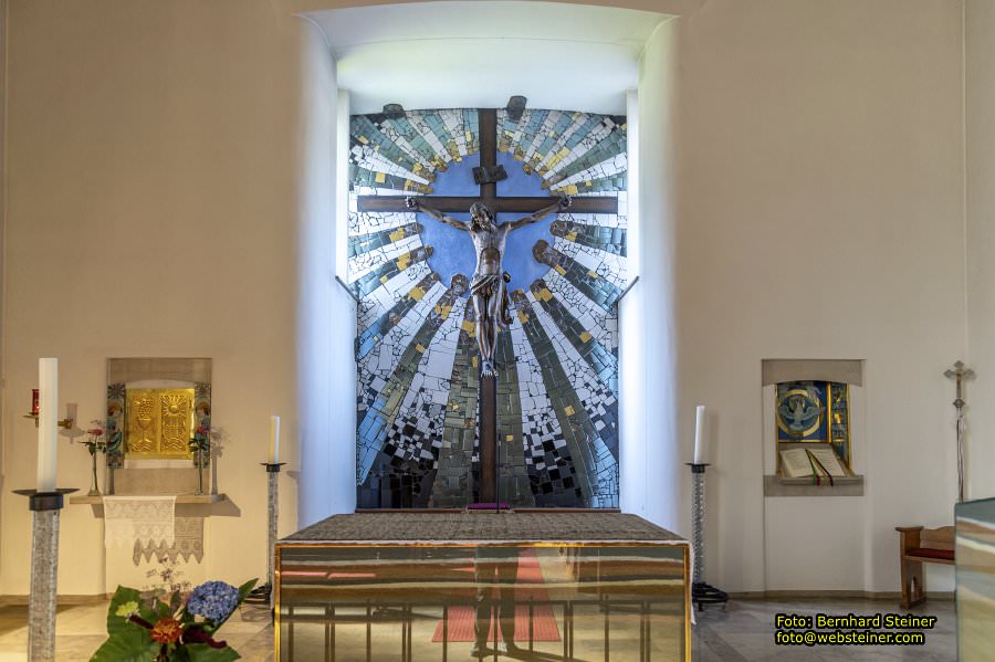 Hundertwasserkirche Brnbach, Pfarrkirche hl. Barbara, September 2023