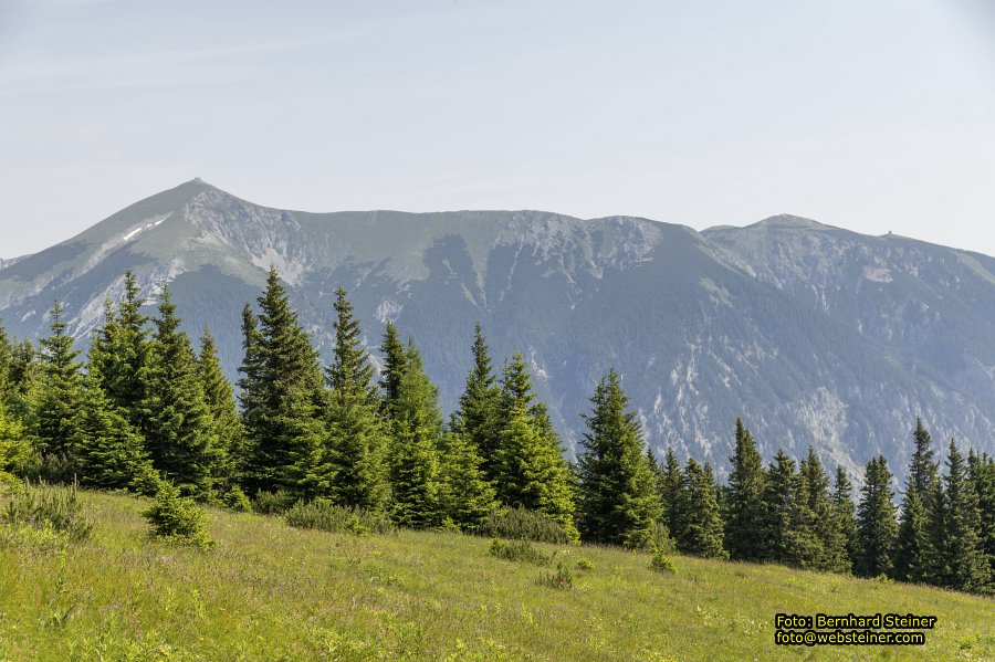 Raxalpe mit Rax-Seilbahn, Juli 2023