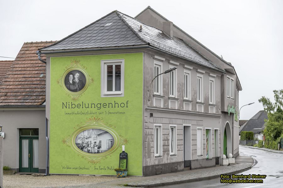 Pfarrkirche und Schloss Traismauer, August 2023