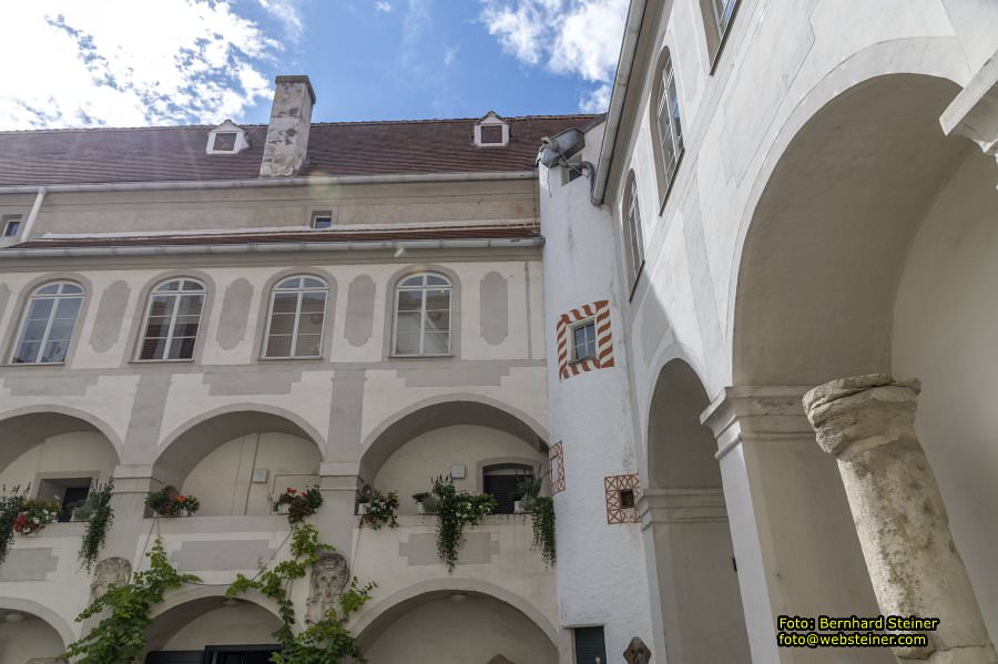 Pfarrkirche und Schloss Traismauer, August 2023
